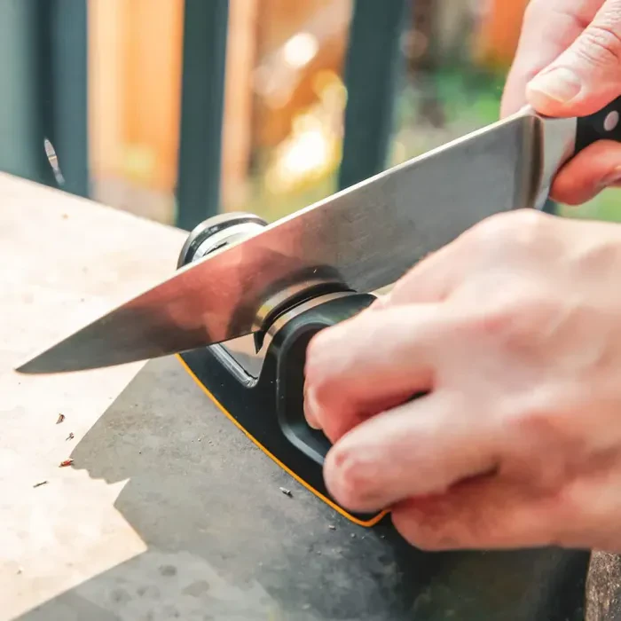 Work Sharp Kitchen Edge WSKTNKES-I: кухонная точилка для ножей, механическая, 20°, компактная, портативная