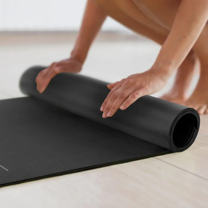 Коврик (мат) для йоги и фитнеса Gymtek NBR 1см черный