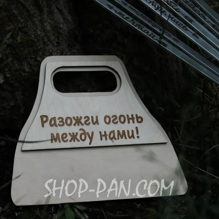 Веер деревянный с гравировкой