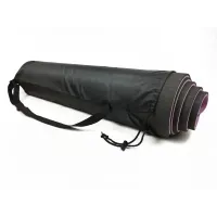 Черный чехол для йога коврика 60-65 см, износостойкий полиэстер, с регулируемым плечевым ремнем.