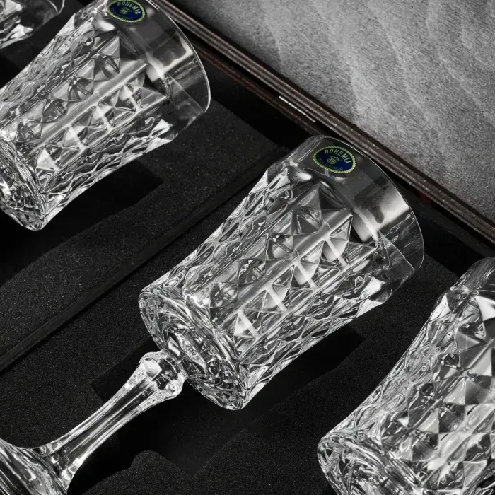 Набор для вина Bohemia Diamond (4 бокала 200 мл) в деревянной коробке с гравировкой - подарочный набор