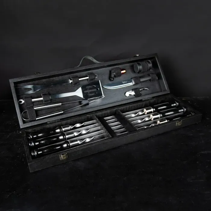 Шашличний гриль барбекю набір шампурів для подарунка "Grills G12" в  у зручному дерев'яному кейсі.
