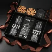 Подарочный набор 4 стакана для виски , графином и стеатитовыми камнями для охлаждения виски. 4 шт стакановсо