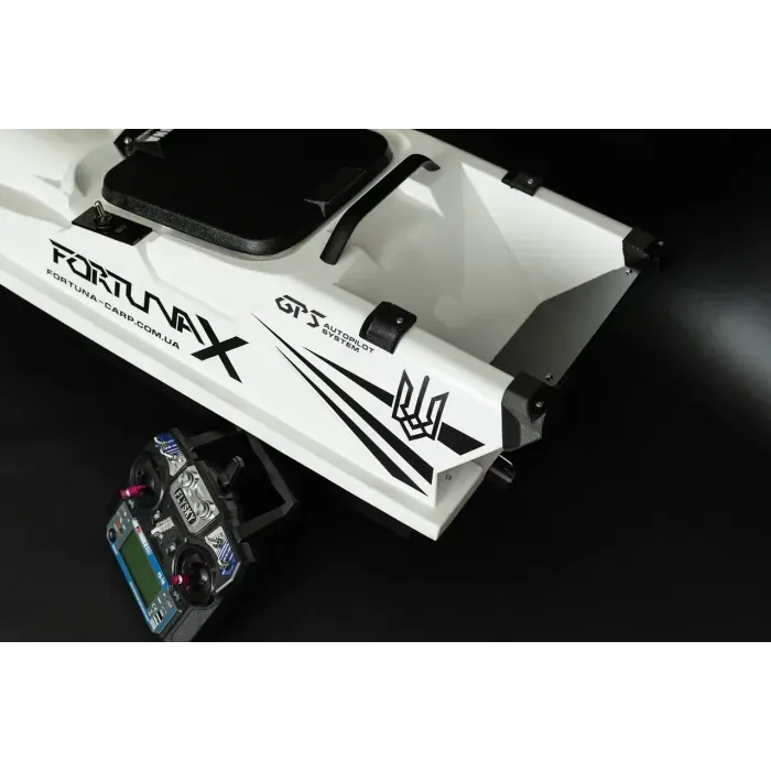 Катер для рибалки Fortuna-X з GPS та ехолотом Toslon TF520 | Короповий кораблик