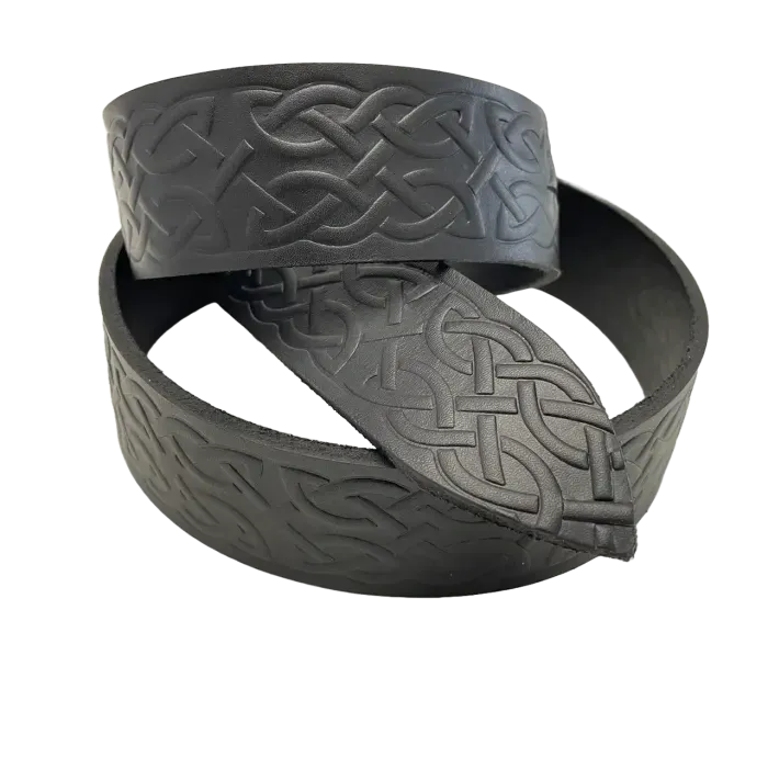 Кожаный Ремень (тиснение) с пряжкой "Фенрир" из латуни Gorillas Accessories. Ручная работа
