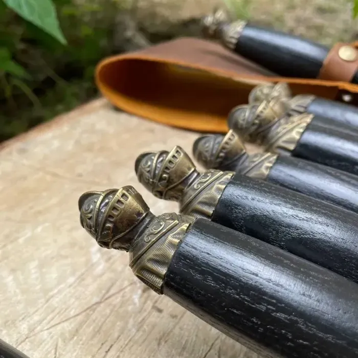 Подарунковий набір шампурів 6 шт. з дерев'яною ручкою «ЛИЦАР МАХ» Gorillas BBQ в шкіряному чохлі. 8 предметів