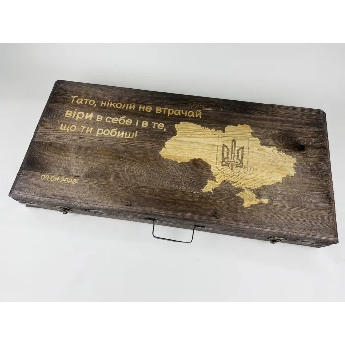 Подарунковий набір для пікніка BBQ Max, ручної роботи, у зручному дерев'яному кейсі.