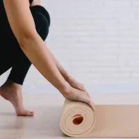Коврик для фитнеса Gymtek NBR 1,5см персиковый: йога, пилатес, антискользящий, 182x60 см