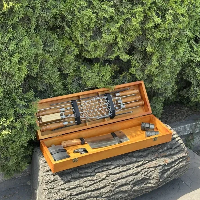 Подарунковий набір для BBQ: шампури з нержавіючої сталі, кейс, ніж, фляга та аксесуари
