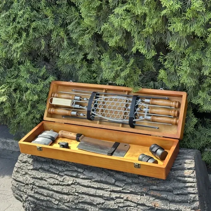 Подарунковий набір для BBQ: шампури з нержавіючої сталі, кейс, ніж, фляга та аксесуари