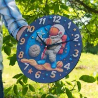 Настінний годинник з фото 30x30 см: дерев'яний годинник на замовлення з УФ-друком та написом для дому
