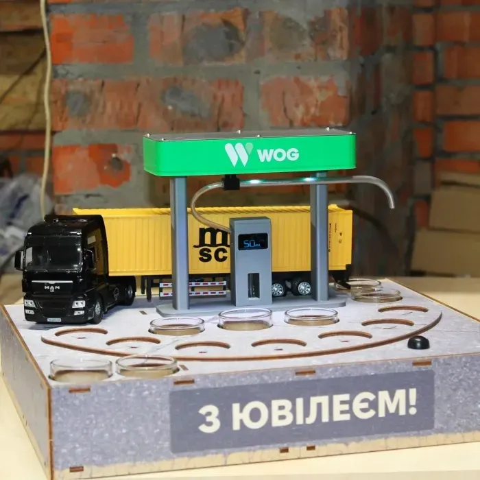 Наливатор алкоголя АЗС Фура MAN на 7 чарок, дозатор для алкоголя с регулировкой объема, USB