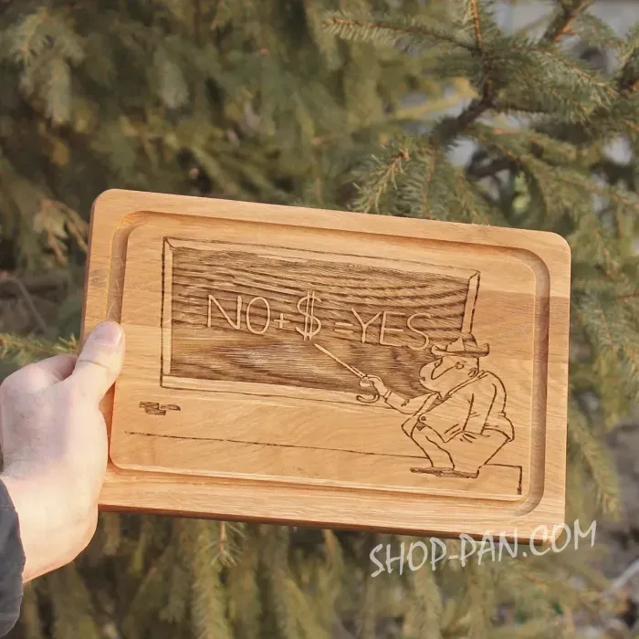 Кухонная доска с гравировкой.